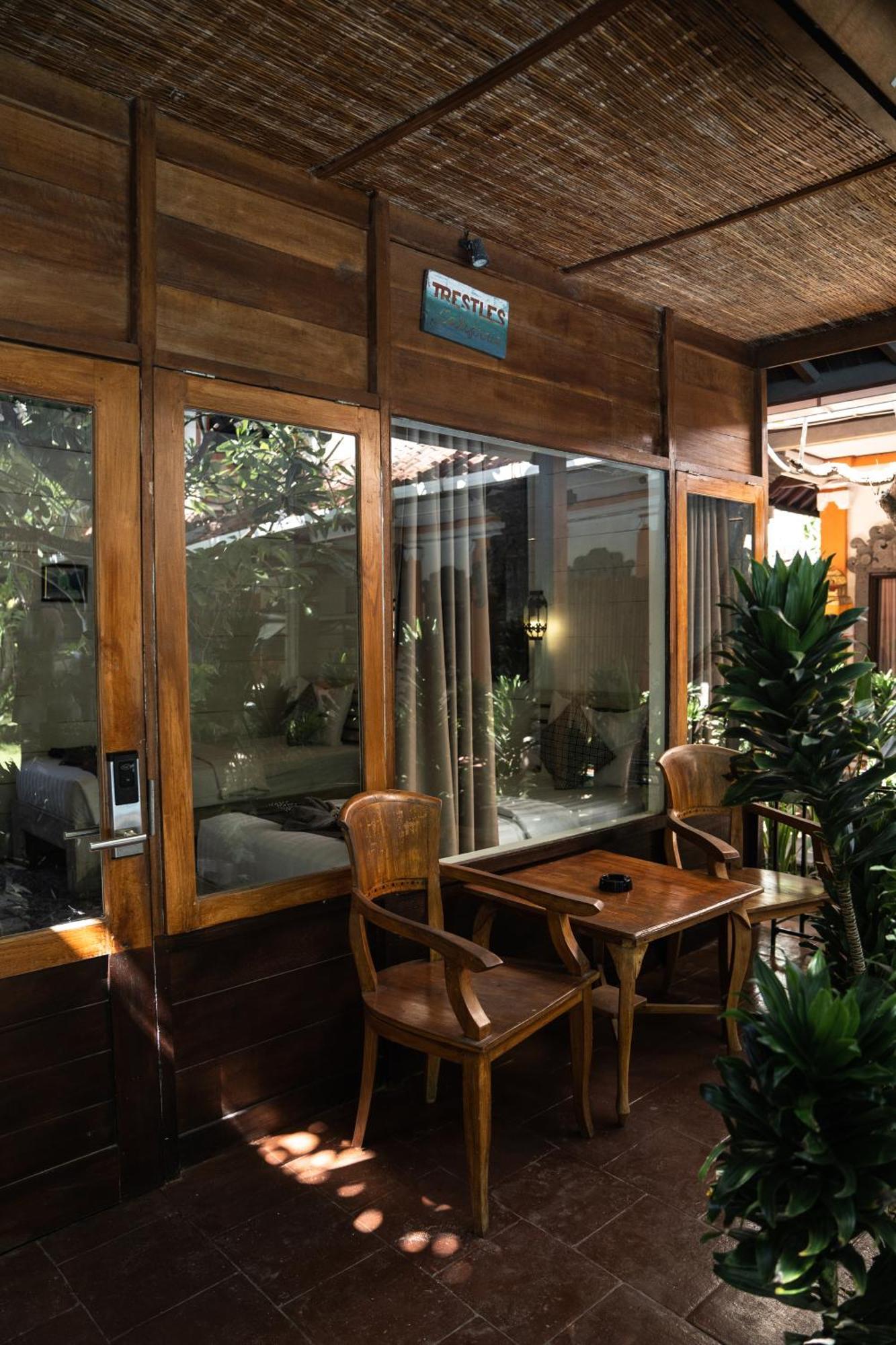 Bungalow Garden View